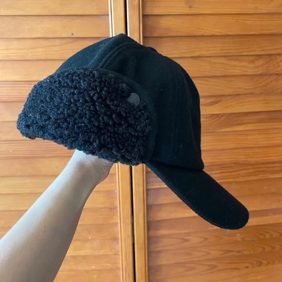 UGG Wool Blend Cap Hat With Sherpa Earflap Black Trapper Mens Size S/M New - Picture 3 of 8